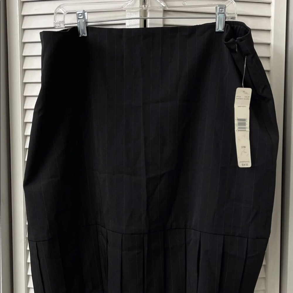 NWT Women’s Skirt (Size 18W) - Picture 1 of 7